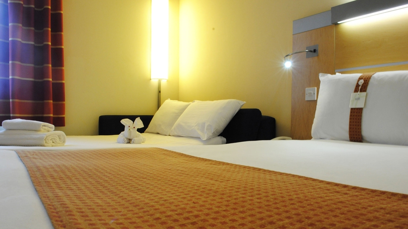 Imagen de la habitación del Hotel Holiday Inn Express Liverpool John Lennon Airport. Foto 7