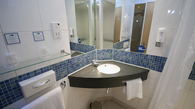 Imagen de la habitación del Hotel Holiday Inn Express Liverpool John Lennon Airport. Foto 9