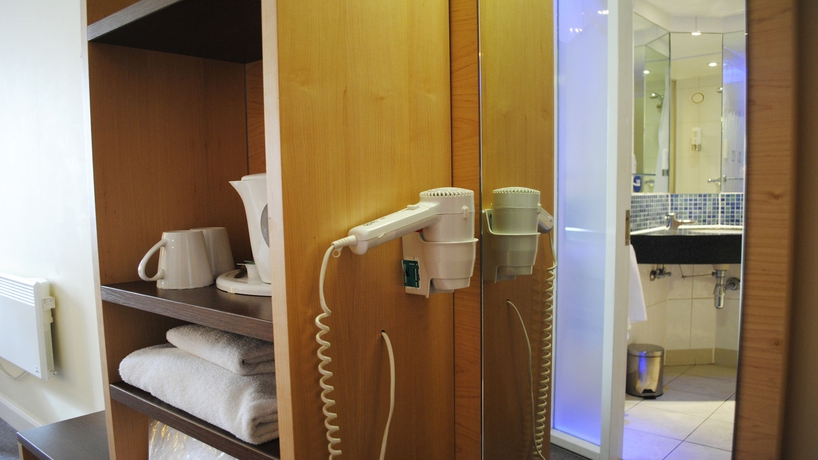 Imagen de la habitación del Hotel Holiday Inn Express Liverpool John Lennon Airport. Foto 14