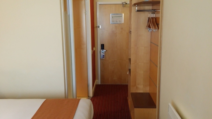 Imagen de la habitación del Hotel Holiday Inn Express Liverpool John Lennon Airport. Foto 15