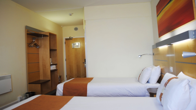 Imagen de la habitación del Hotel Holiday Inn Express Liverpool John Lennon Airport. Foto 16