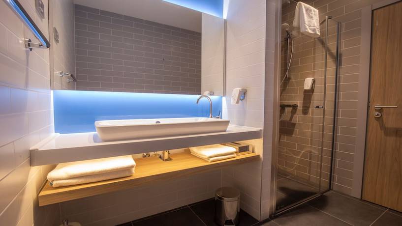 Imagen de la habitación del Hotel Holiday Inn Express Ljubljana, an IHG. Foto 6