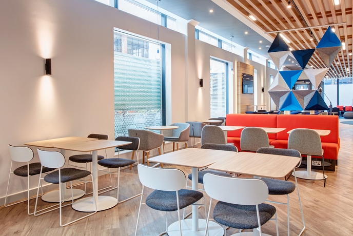 Imagen del bar/restaurante del Hotel Holiday Inn Express London - Ealing. Foto 5