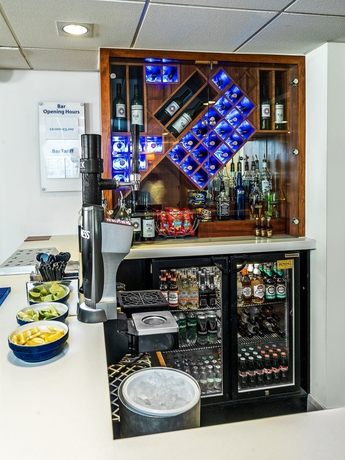 Imagen del bar/restaurante del Hotel Holiday Inn Express London Gatwick Crawley. Foto 2
