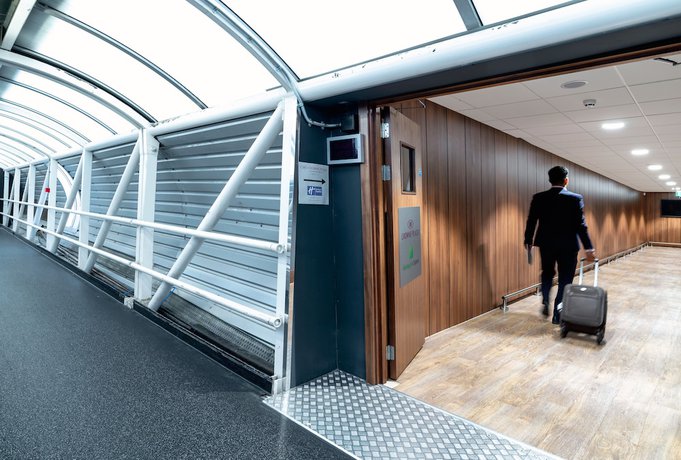 Imagen de los exteriores del Hotel Holiday Inn Express London Heathrow T4, an IHG Hotel. Foto 7