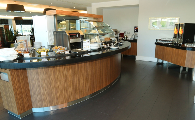 Imagen del bar/restaurante del Hotel Holiday Inn Express London Heathrow T5, An Ihg. Foto 5
