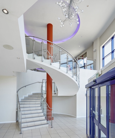 Imagen de los exteriores del Hotel Holiday Inn Express London - Newbury Park, An Ihg. Foto 10