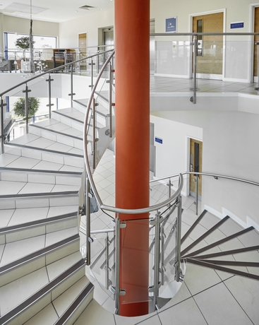 Imagen de los interiores del Hotel Holiday Inn Express London - Newbury Park, An Ihg. Foto 13