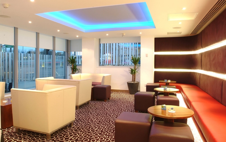 Imagen del bar/restaurante del Hotel Holiday Inn Express London Swiss Cottage. Foto 3