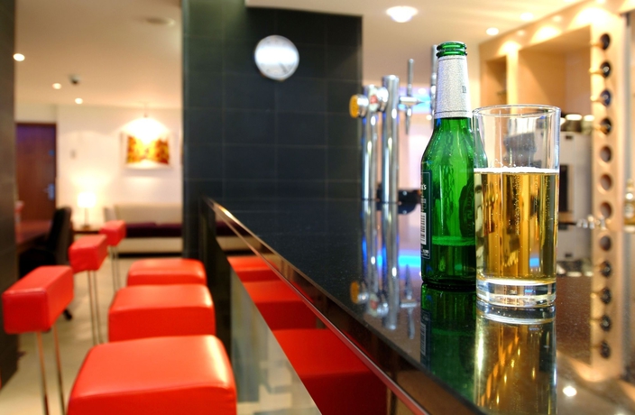 Imagen del bar/restaurante del Hotel Holiday Inn Express London Swiss Cottage. Foto 4