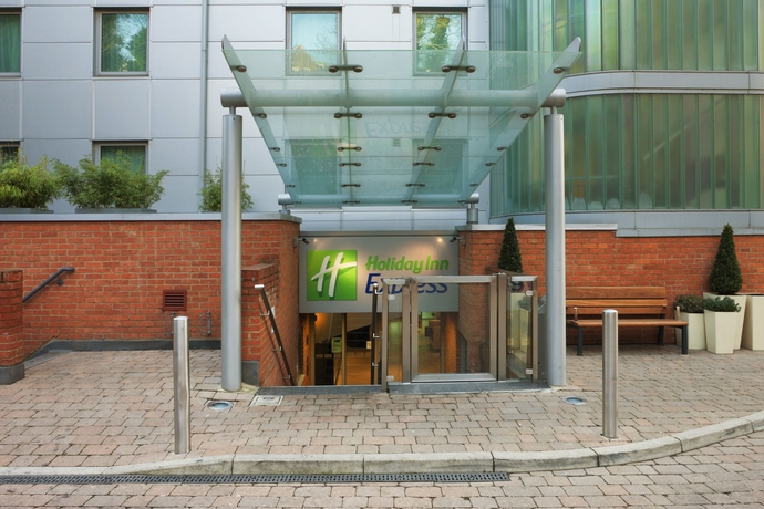 Imagen de los exteriores del Hotel Holiday Inn Express London Swiss Cottage. Foto 13