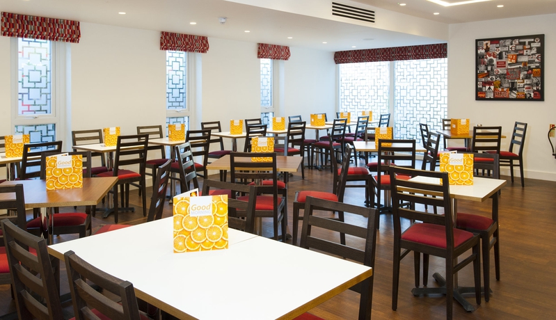 Imagen del bar/restaurante del Hotel Holiday Inn Express London - Vauxhall Nine Elms. Foto 4