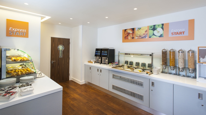 Imagen del bar/restaurante del Hotel Holiday Inn Express London - Vauxhall Nine Elms. Foto 5