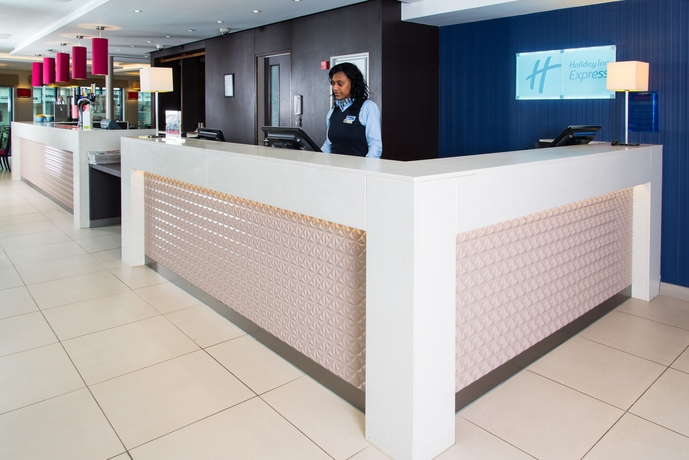 Imagen de los interiores del Hotel Holiday Inn Express London Wandsworth, An Ihg. Foto 15