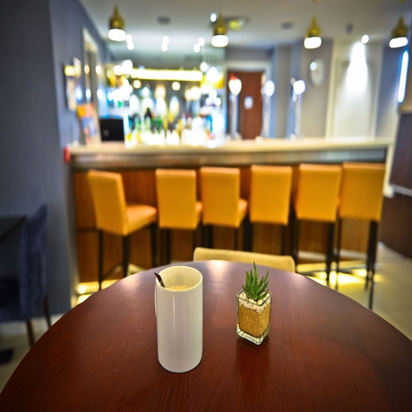 Imagen del bar/restaurante del Hotel Holiday Inn Express London - Wimbledon South, An Ihg. Foto 3