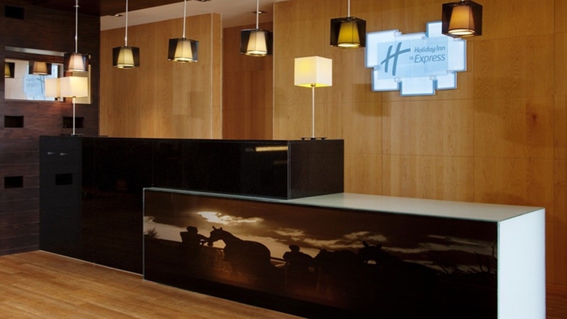 Imagen de los interiores del Hotel Holiday Inn Express London-epsom Downs, An Ihg. Foto 6