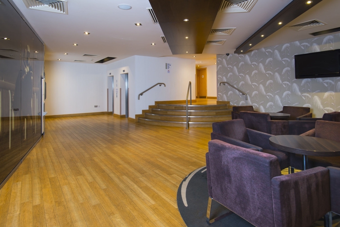 Imagen de los interiores del Hotel Holiday Inn Express London-epsom Downs, An Ihg. Foto 10