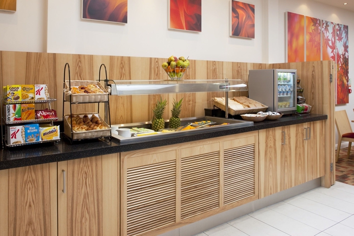 Imagen del bar/restaurante del Hotel Holiday Inn Express London-watford Junction, An Ihg. Foto 3
