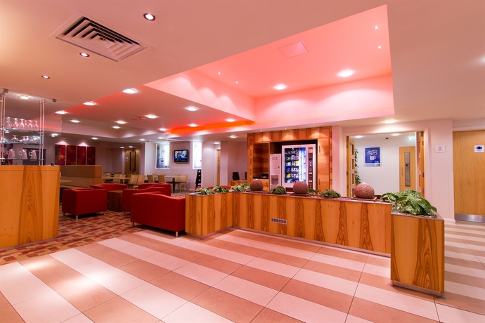 Imagen del bar/restaurante del Hotel Holiday Inn Express London-watford Junction, An Ihg. Foto 5