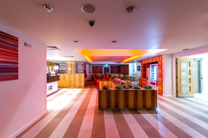 Imagen del bar/restaurante del Hotel Holiday Inn Express London-watford Junction, An Ihg. Foto 6