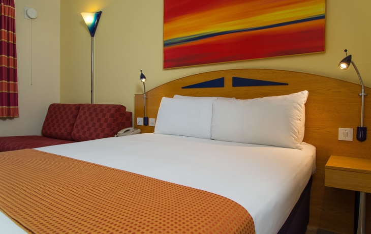 Imagen de la habitación del Hotel Holiday Inn Express Londres - Aeropuerto de Luton. Foto 7