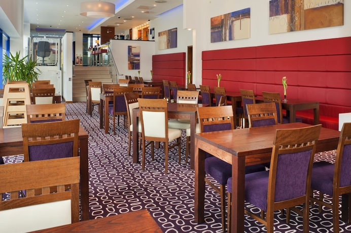 Imagen del bar/restaurante del Hotel Holiday Inn Express Londres - Golders Green (A406). Foto 6