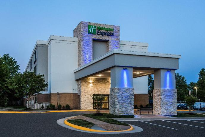 Imagen de los exteriores del Hotel Holiday Inn Express Lorton, An Ihg. Foto 9