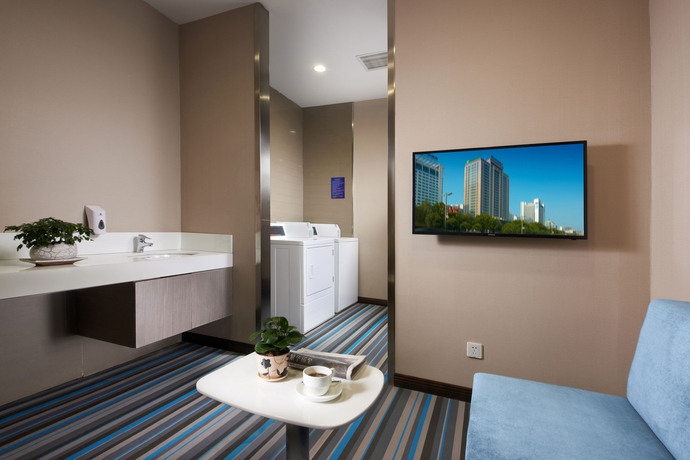 Imagen de los interiores del Hotel Holiday Inn Express Luoyang City Center, An Ihg. Foto 14