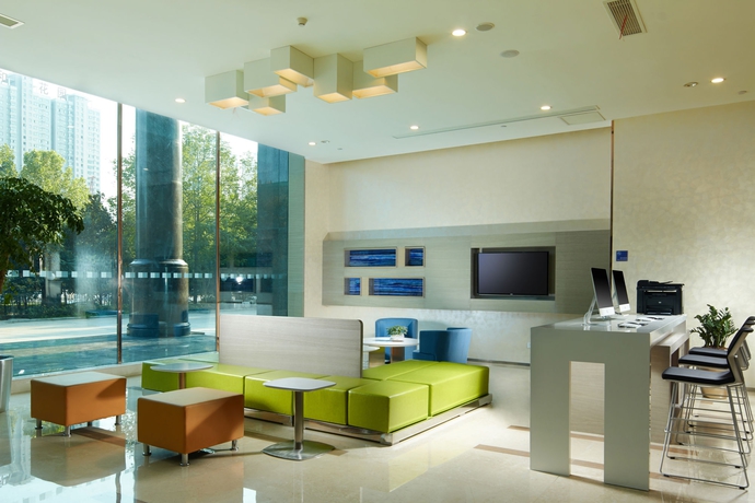 Imagen de los interiores del Hotel Holiday Inn Express Luoyang City Center, An Ihg. Foto 15