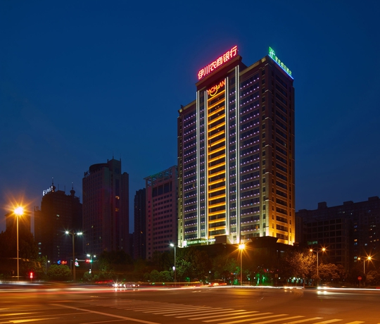 Imagen de los exteriores del Hotel Holiday Inn Express Luoyang City Center, An Ihg. Foto 7