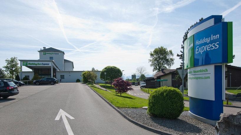 Imagen de los exteriores del Hotel Holiday Inn Express Luzern - Neuenkirch, An Ihg. Foto 10