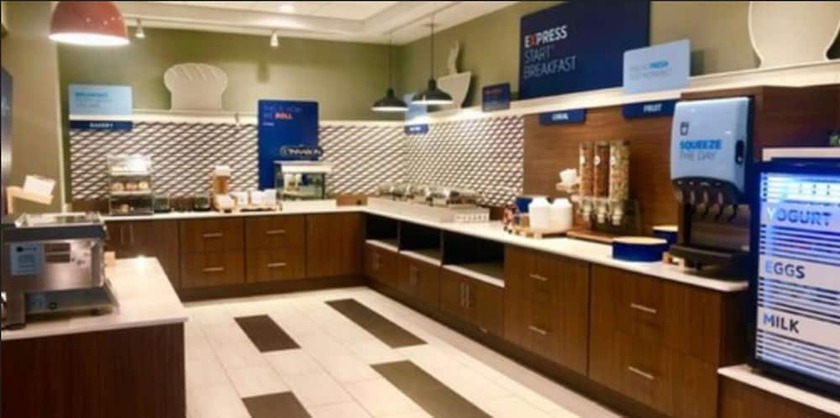 Imagen del bar/restaurante del Hotel Holiday Inn Express Macon North, an IHG. Foto 3