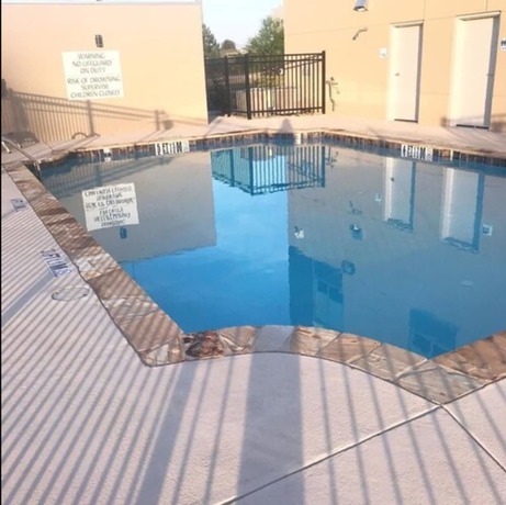 Imagen de la piscina del Hotel Holiday Inn Express Macon North, an IHG. Foto 20