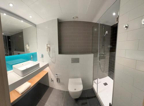 Imagen de la habitación del Hotel Holiday Inn Express - Madrid - Airport, an IHG. Foto 9