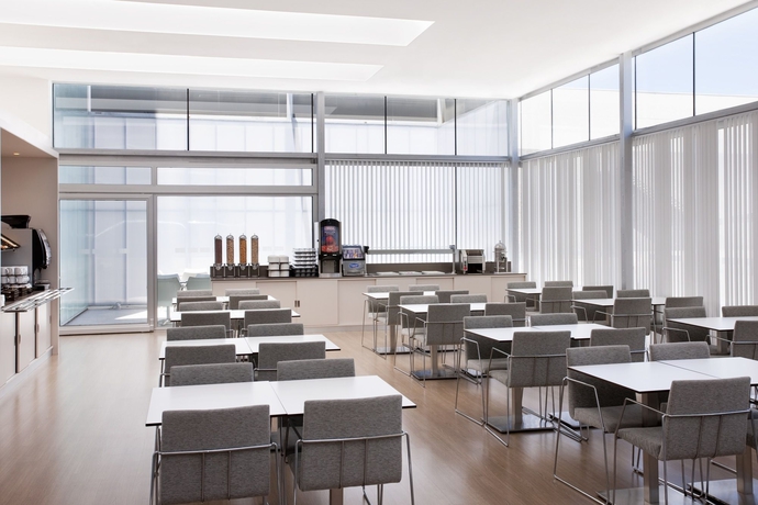 Imagen del bar/restaurante del Hotel Holiday Inn Express Madrid-leganes, An Ihg. Foto 3