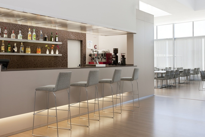 Imagen del bar/restaurante del Hotel Holiday Inn Express Madrid-leganes, An Ihg. Foto 5