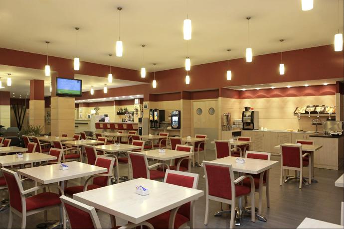 Imagen del bar/restaurante del Hotel Holiday Inn Express Malaga Airport, An Ihg. Foto 2