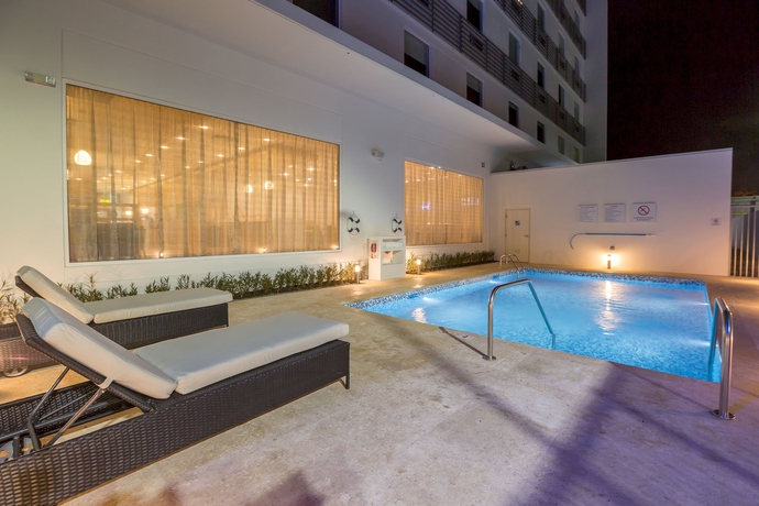 Imagen de la piscina del Hotel Holiday Inn Express Managua. Foto 16