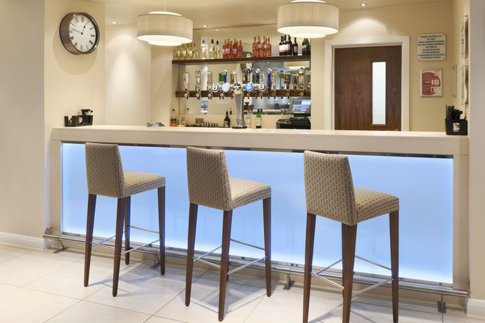 Imagen del bar/restaurante del Hotel Holiday Inn Express Manchester Cc - Oxford Road, An Ihg. Foto 4