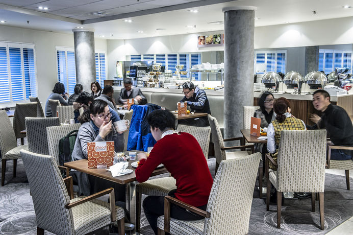 Imagen del bar/restaurante del Hotel Holiday Inn Express Manchester Cc - Oxford Road, An Ihg. Foto 5