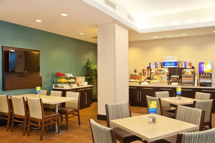 Imagen del bar/restaurante del Hotel Holiday Inn Express Manhattan Times Square South. Foto 3