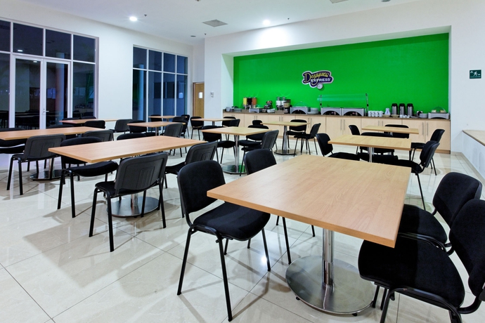 Imagen del bar/restaurante del Hotel Holiday Inn Express Manzanillo, An Ihg. Foto 2