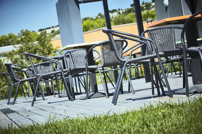 Imagen del bar/restaurante del Hotel Holiday Inn Express Marseille Airport. Foto 4