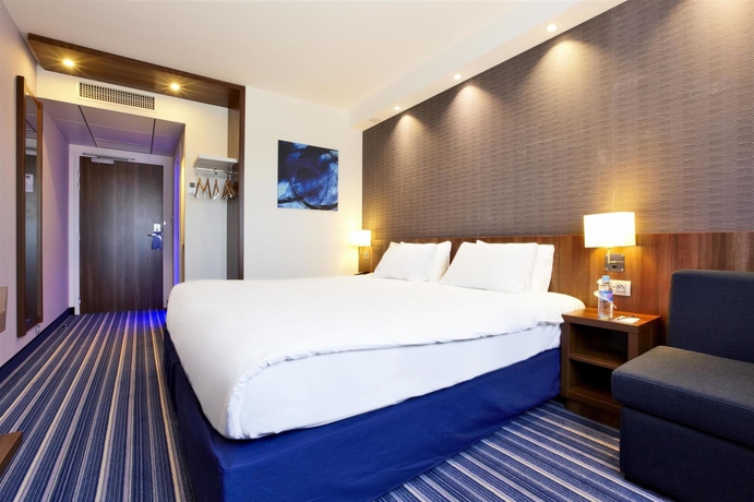 Imagen de la habitación del Hotel Holiday Inn Express Marseille Airport. Foto 13