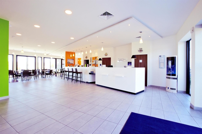 Imagen de los interiores del Hotel Holiday Inn Express Marseille Airport. Foto 15