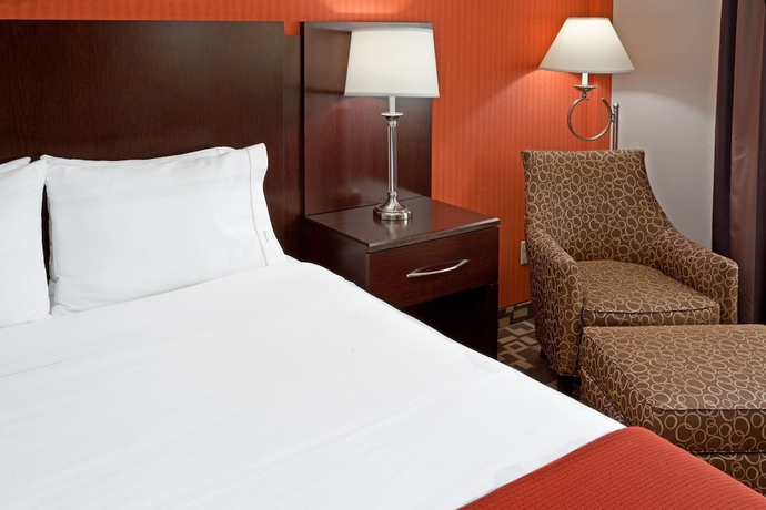 Imagen de la habitación del Hotel Holiday Inn Express Maspeth. Foto 6