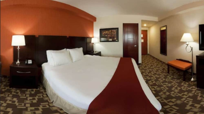 Imagen de la habitación del Hotel Holiday Inn Express Maspeth. Foto 7