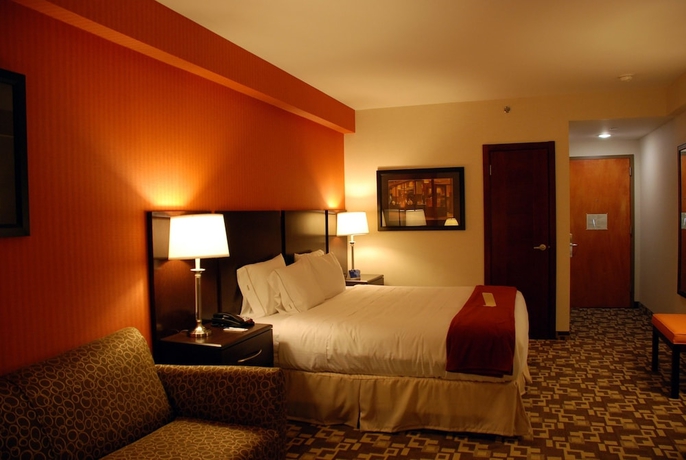 Imagen de la habitación del Hotel Holiday Inn Express Maspeth. Foto 9