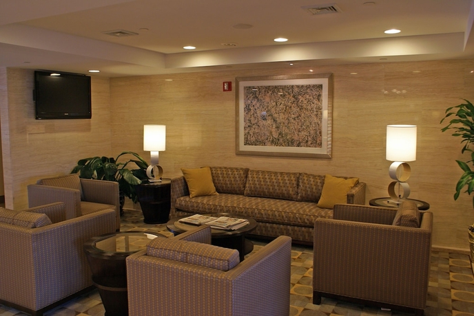 Imagen de los interiores del Hotel Holiday Inn Express Maspeth. Foto 18