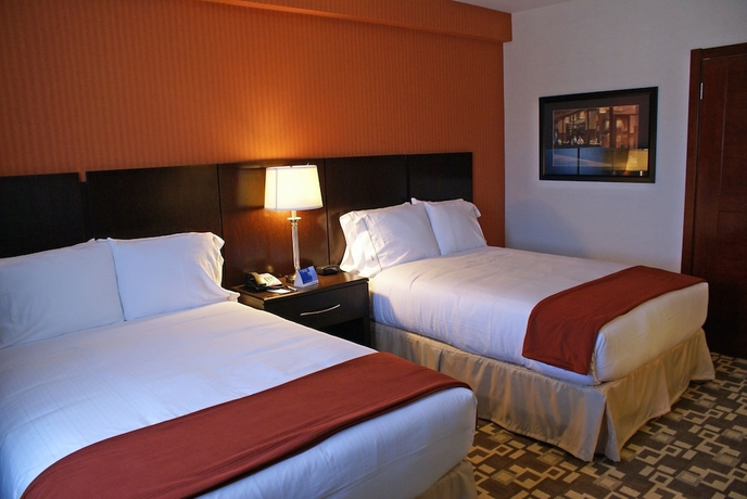 Imagen de la habitación del Hotel Holiday Inn Express Maspeth. Foto 12